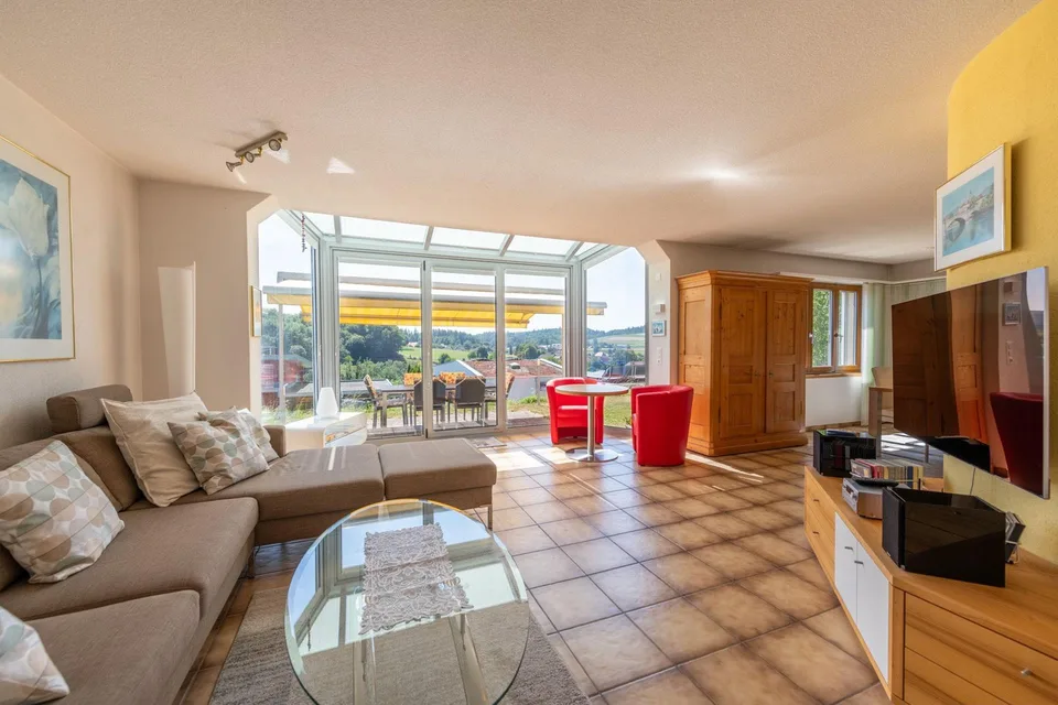 La tua nuova casa: ampia casa unifamiliare con vista panoramica e paradiso giardino