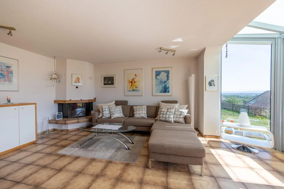 La tua nuova casa: ampia casa unifamiliare con vista panoramica e paradiso giardino