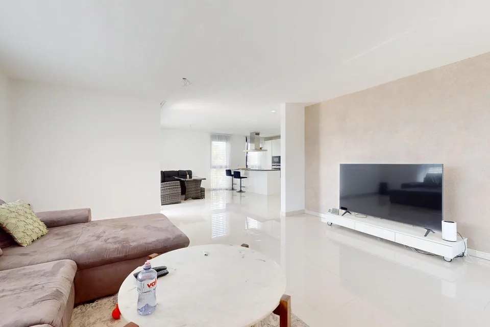 Lichtdurchflutete Traumwohnung in Studen