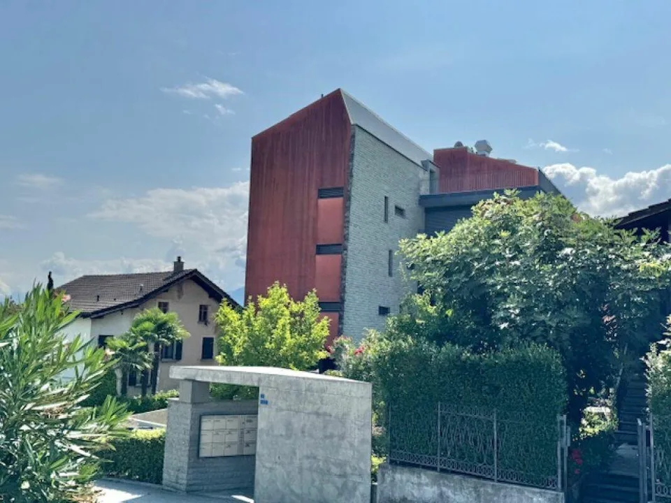 VENDESI IN CENTRO A LOSONE - MODERNO ATTICO DUPLEX DI 5.5 LOCALI