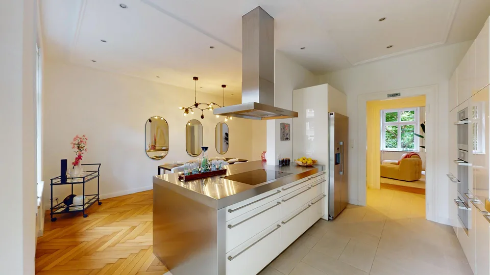 Una casa di città completamente ristrutturata di 10 stanze nel quartiere di Spalen, vicino alla porta di Spalen e all'Università di Basilea
