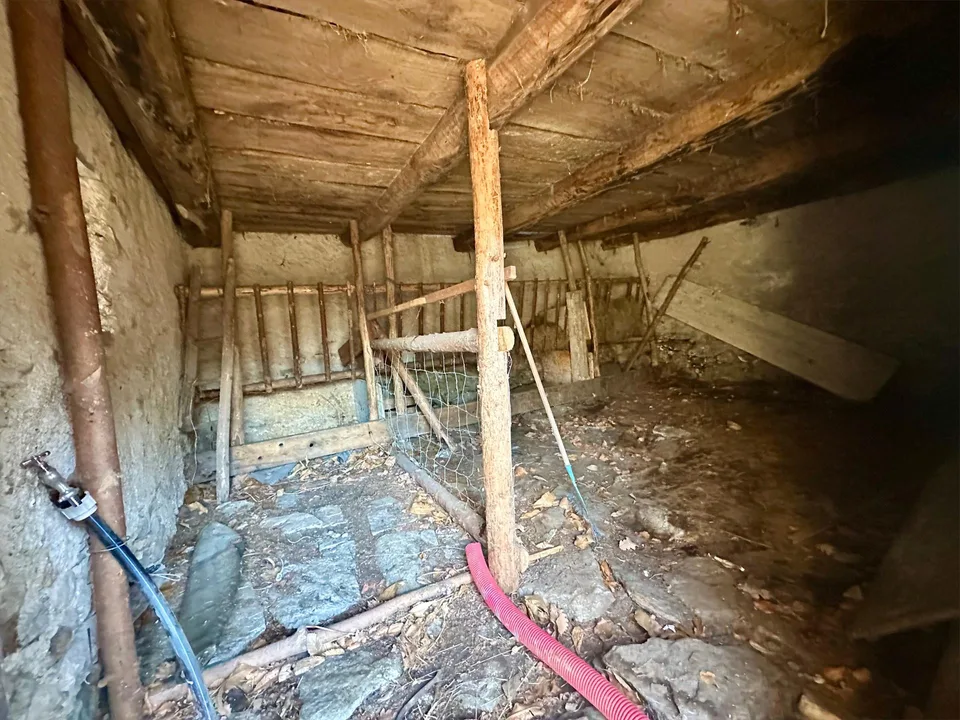 Rustico am Dorfrande zum Ausbauen mit Baulizenz