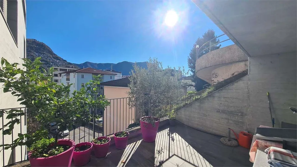 LUGANO: MODERNO 4.5 LOC. CON AMPIO TERRAZZO