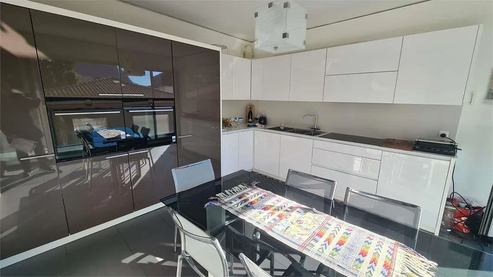 LUGANO: MODERNO 4.5 LOC. CON AMPIO TERRAZZO