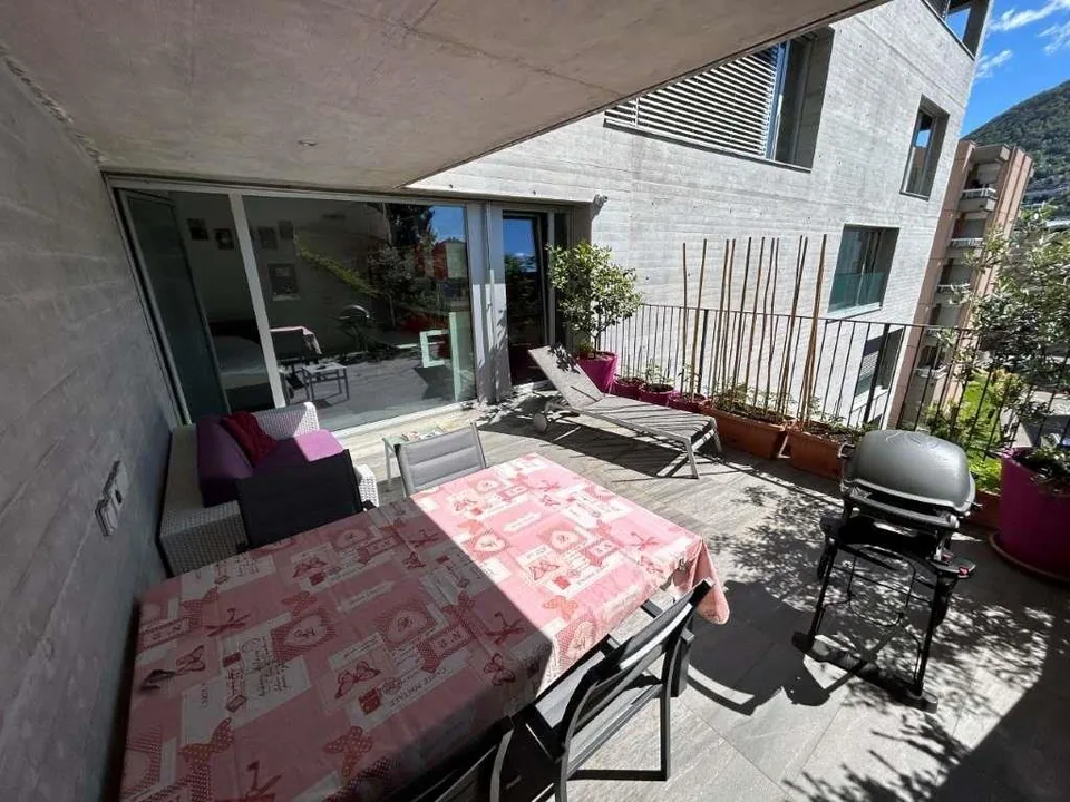 LUGANO: MODERNO 4.5 LOC. CON AMPIO TERRAZZO