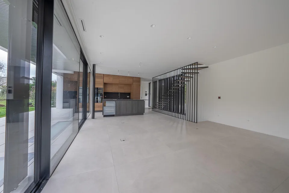 Außergewöhnliche moderne Villa in Chêne-Bougeries_Die Eleganz einer High-End-Villa, mit der Energie von morgen.