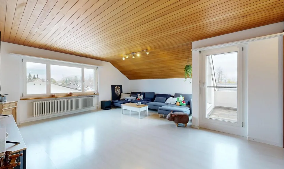 Preiswerte Dachwohnung mit 131 m² nahe Emme und Zentrum