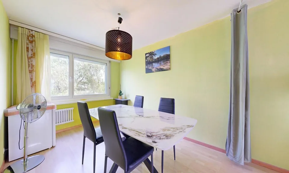 Ruhig gelegene 5-Zimmer-Wohnung mit Balkon und Tiefgaragenplatz