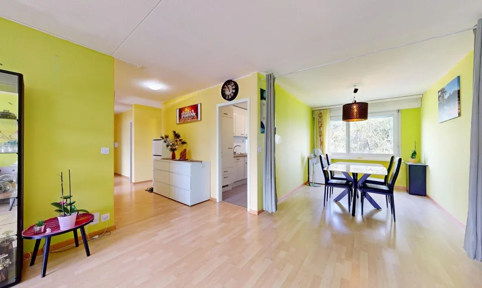 Ruhig gelegene 5-Zimmer-Wohnung mit Balkon und Tiefgaragenplatz