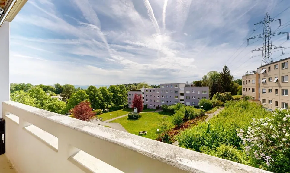 Ruhig gelegene 5-Zimmer-Wohnung mit Balkon und Tiefgaragenplatz