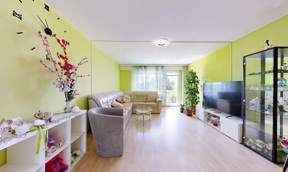 Ruhig gelegene 5-Zimmer-Wohnung mit Balkon und Tiefgaragenplatz