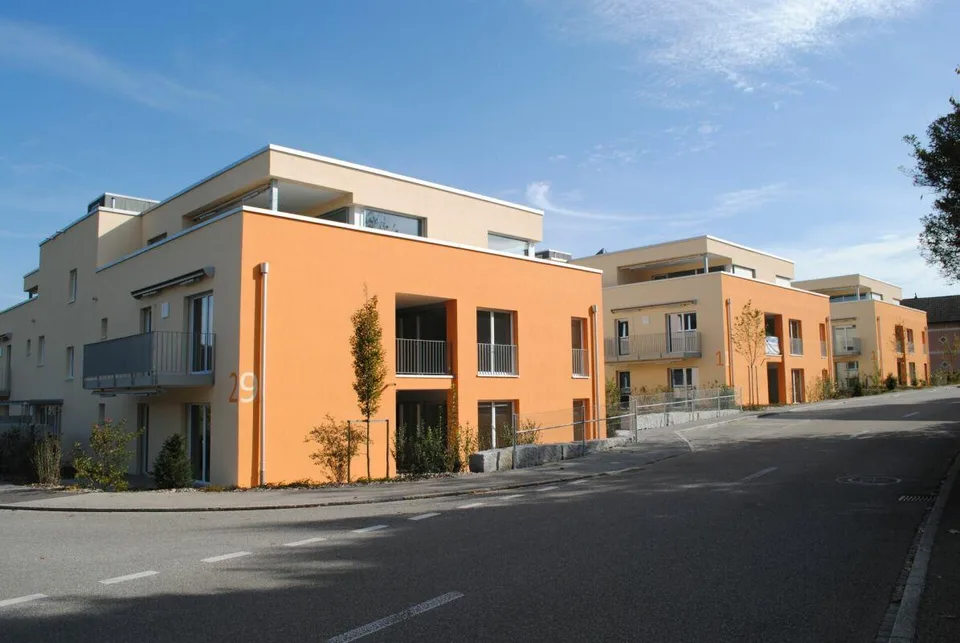 Appartement en attique lumineux dans un emplacement central à Roggwil