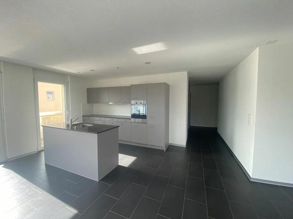 Appartement en attique lumineux dans un emplacement central à Roggwil
