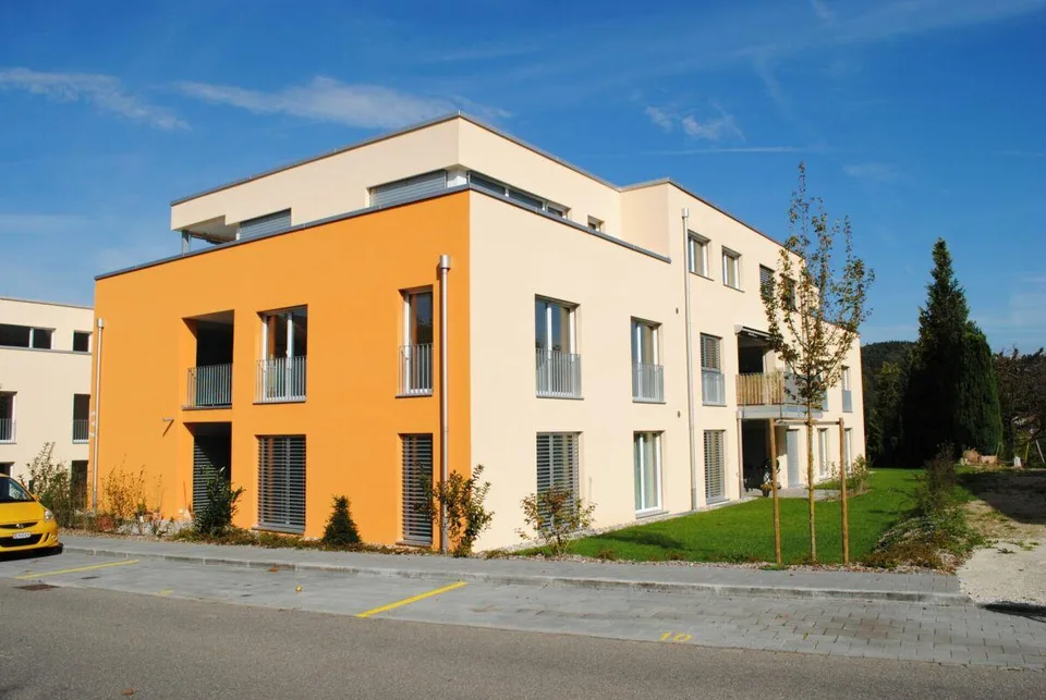 Appartement en attique lumineux dans un emplacement central à Roggwil