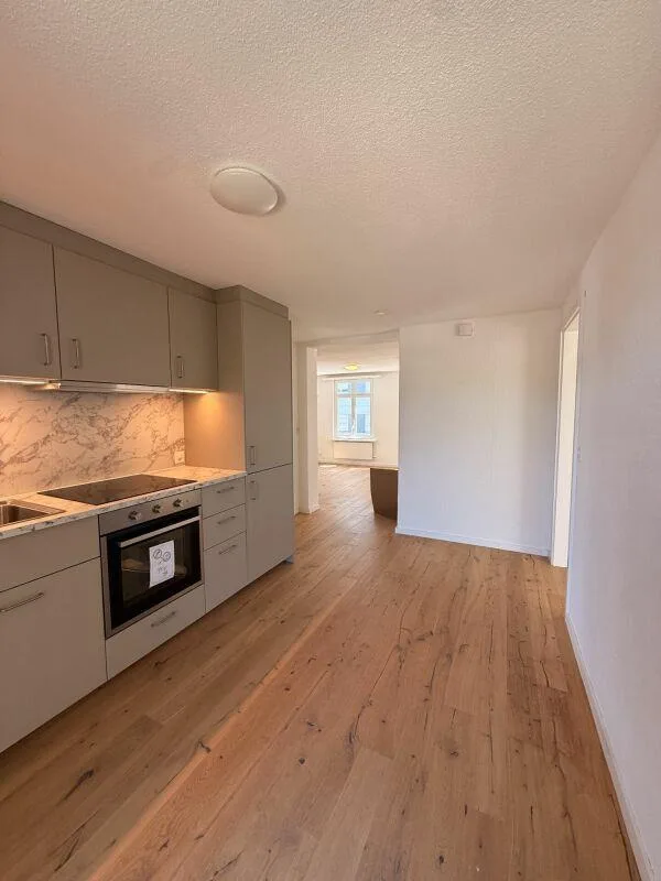 Gemütliche 3.5-Zimmer-Wohnung mit Balkon an zentraler Lage in Roman...
