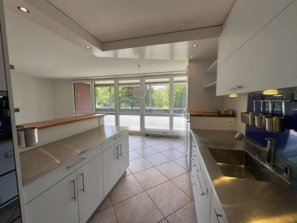 Moderne 3.5-Zimmer-Wohnung mit Parkblick