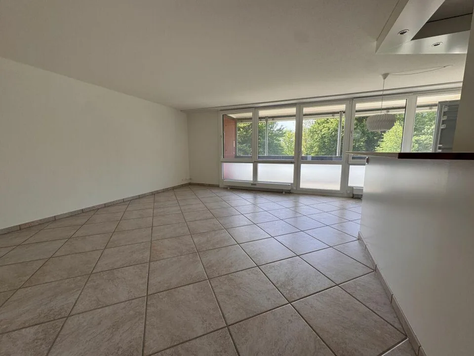 Moderne 3.5-Zimmer-Wohnung mit Parkblick