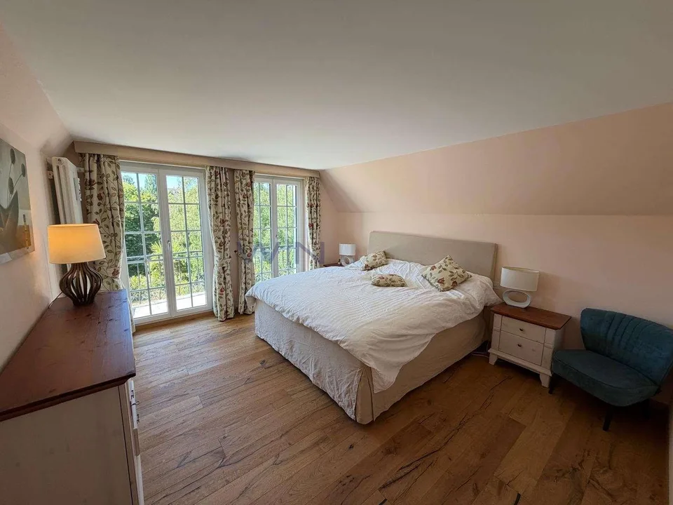 Luxuriöses Familiendomizil mit Pool