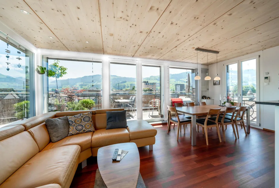 Affascinante appartamento maisonette 4.5 locali a Lachen – disponibile per affitto da settembre 2026