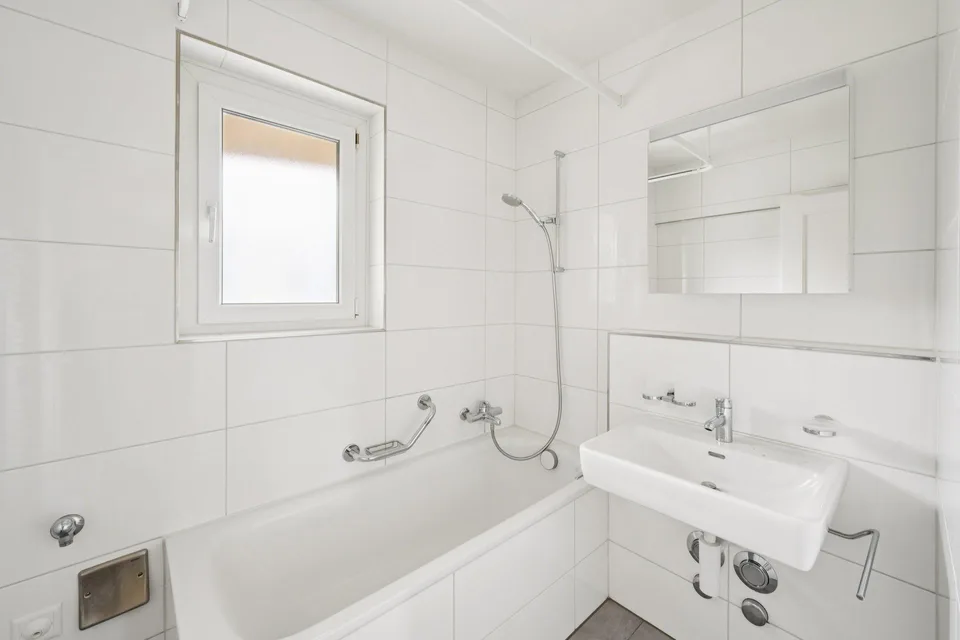 Frisch renovierte 4-Zimmerwohnung mit optional mietbarer Mansarde