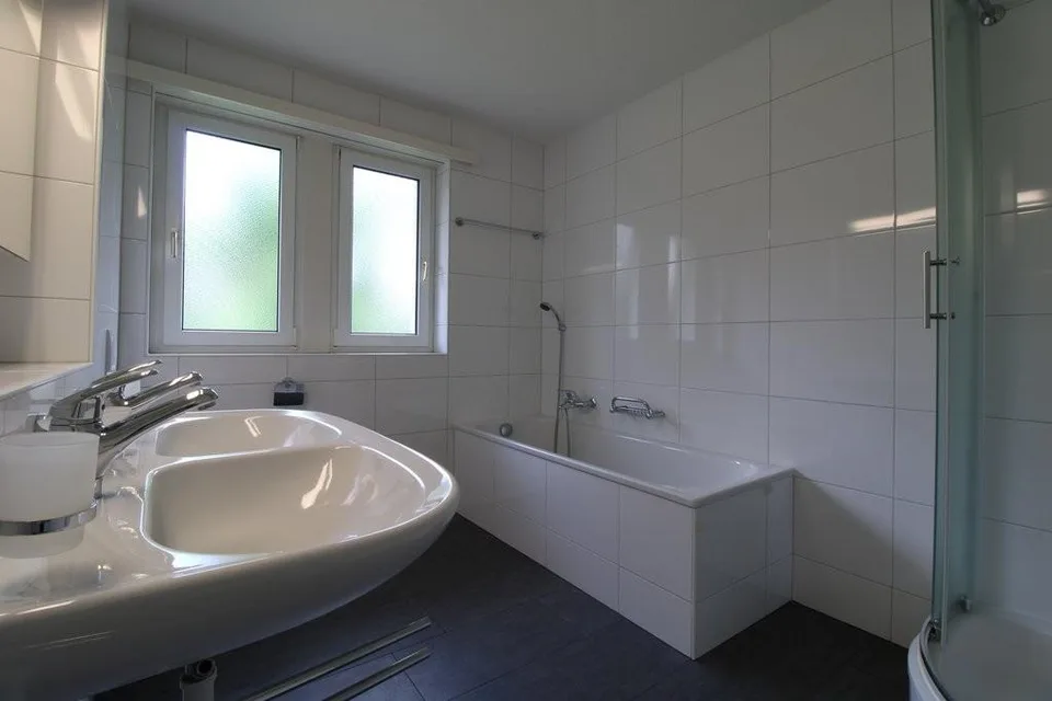 Charmante 4.5 Zimmer Wohnung mit Balkon und Cheminée