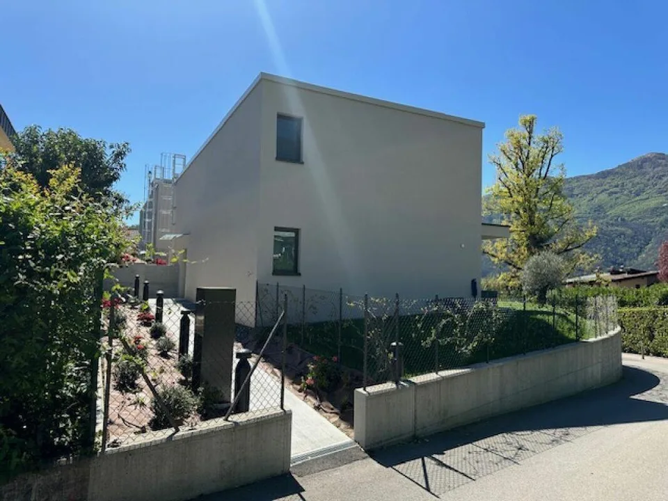 Moderne 2.5-Zimmer-Wohnung in schöner Gegend von Ponte Capriasca
