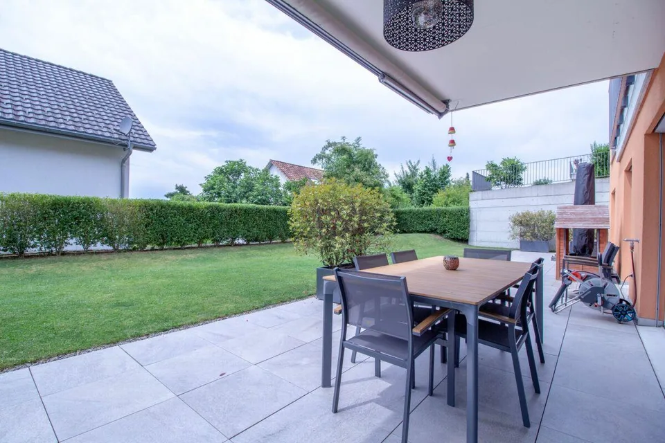 Appartamento giardino moderno e luminoso di 3,5 stanze in una posizione fiscale favorevole – foto 16 di 18