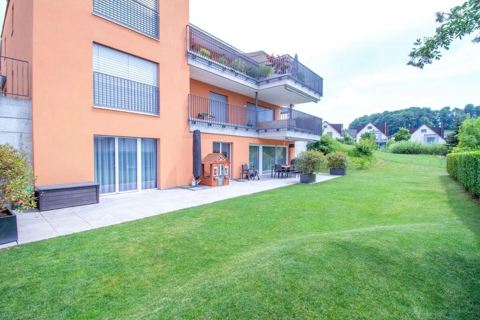 Appartamento giardino moderno e luminoso di 3,5 locali nel Winkel favorevole alle tasse