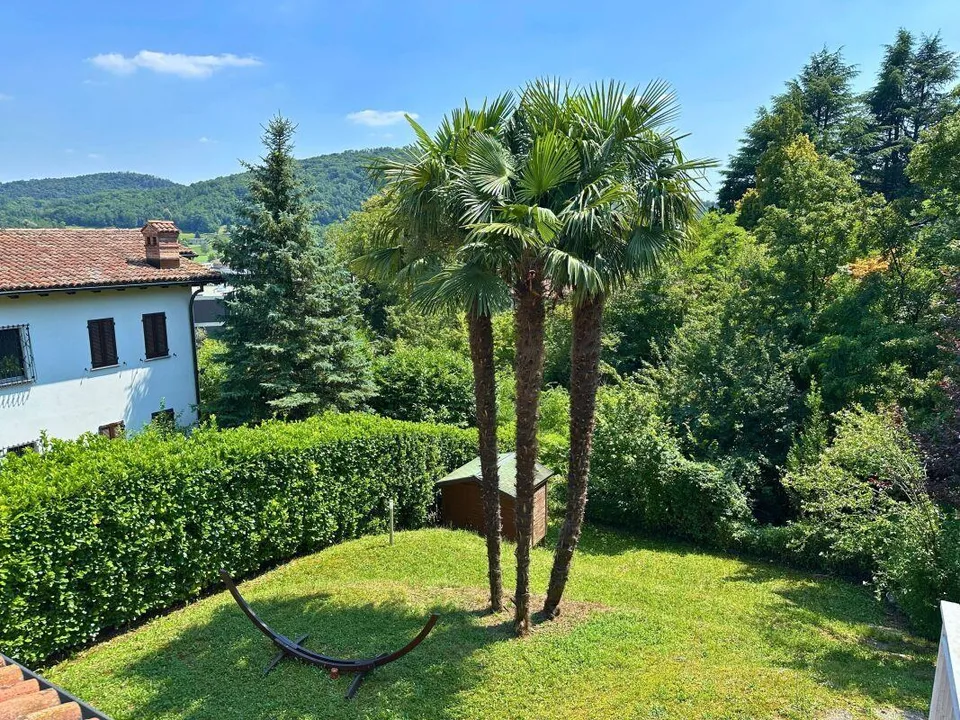 Detached house in the green in Stabio
