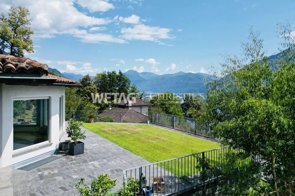 Charmante Villa im mediterranen Stil mit Garten & Seeblick in Minusio – Foto 12 von 13