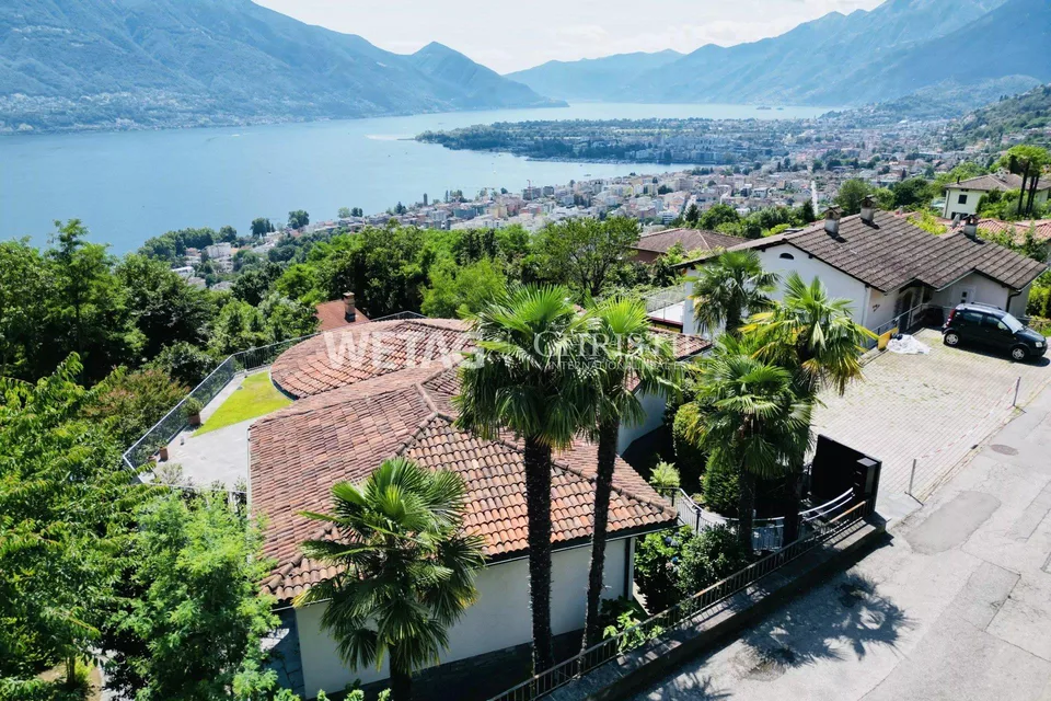 Charmante Villa im mediterranen Stil mit Garten & Seeblick in Minusio