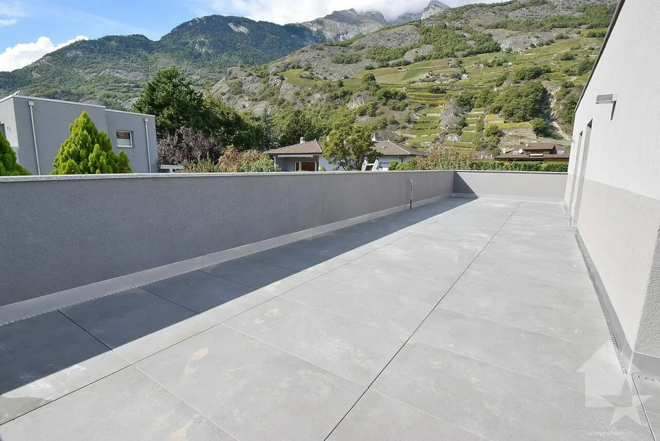 Mansarda di 4.5 locali con grande terrazza e 3 posti auto