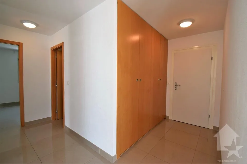 Dachgeschoss mit 4.5 Zimmern, großer Terrasse und 3 Parkplätzen – Foto 15 von 18