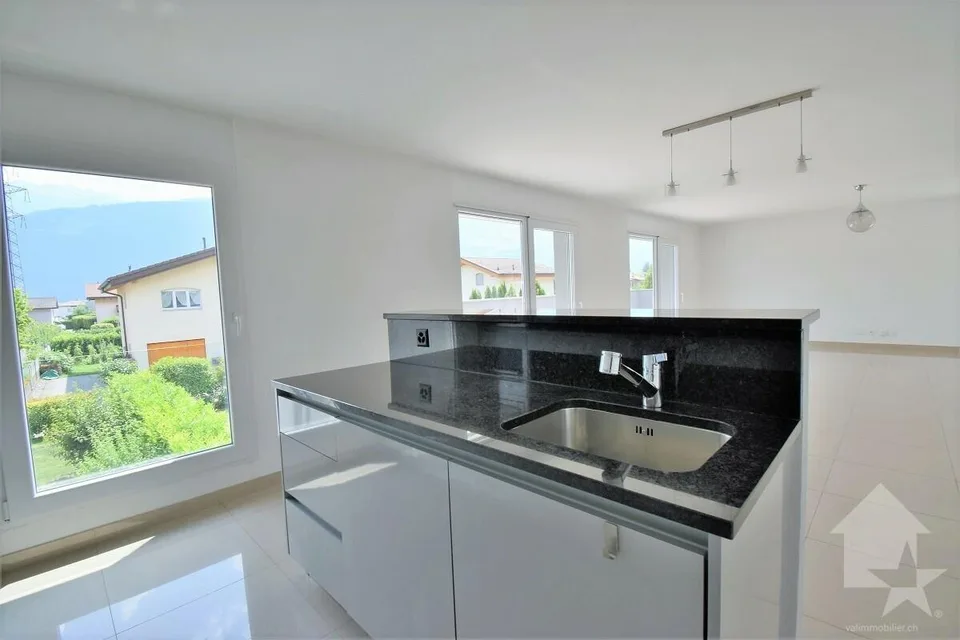 Dachgeschoss mit 4.5 Zimmern, großer Terrasse und 3 Parkplätzen – Foto 8 von 18