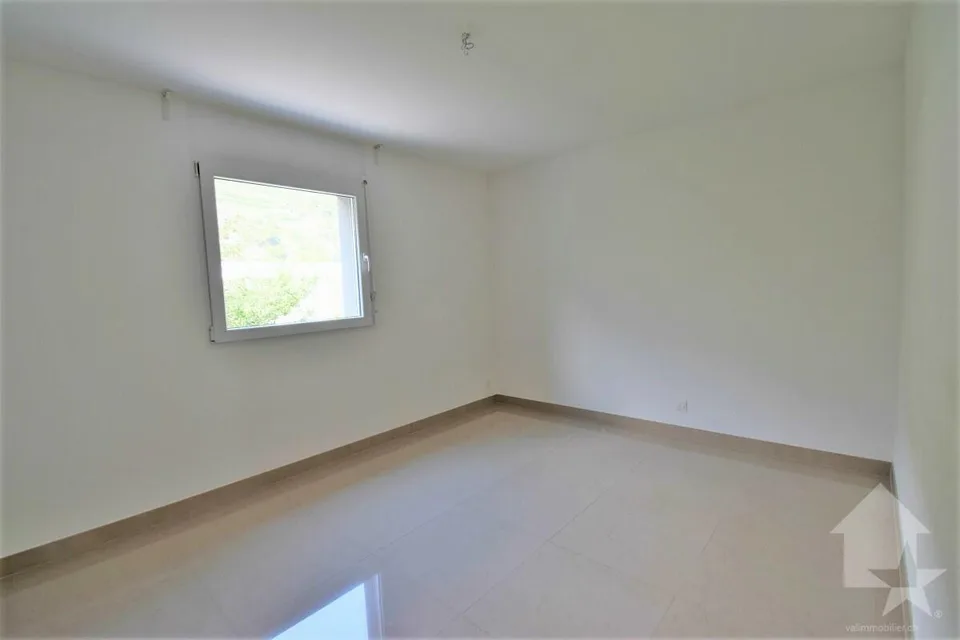 Dachgeschoss mit 4.5 Zimmern, großer Terrasse und 3 Parkplätzen – Foto 11 von 18