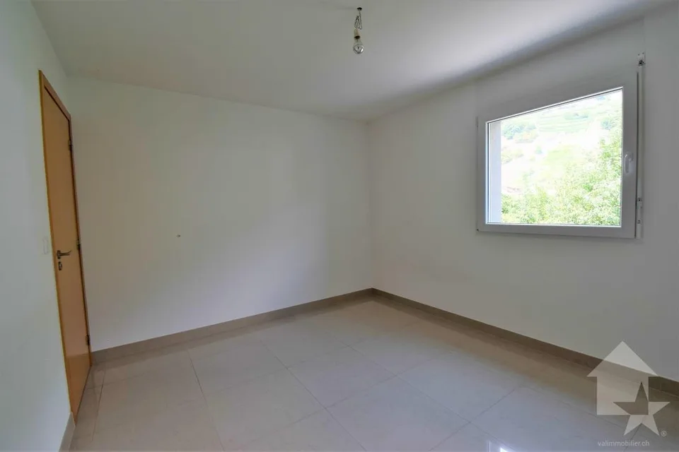 Dachgeschoss mit 4.5 Zimmern, großer Terrasse und 3 Parkplätzen – Foto 14 von 18