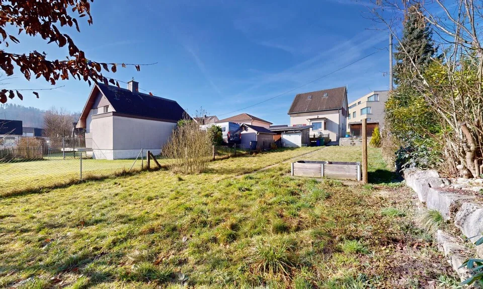 Incantevole casa unifamiliare di 4 stanze con potenziale di ampliamento su un terreno di 732m2