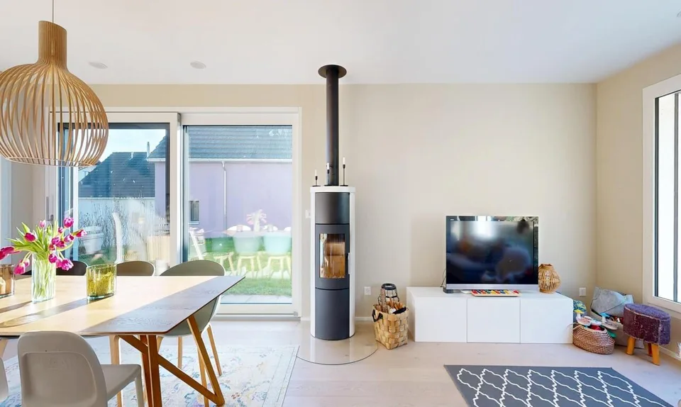 Casa unifamiliare con area benessere, giardino e finiture di alta qualità