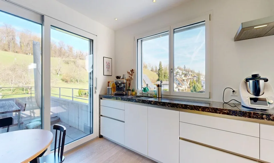 Casa unifamiliare con area benessere, giardino e finiture di alta qualità