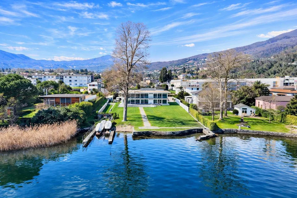 Esclusiva Villa di Lusso fronte Lago di Lugano con Darsena Privata