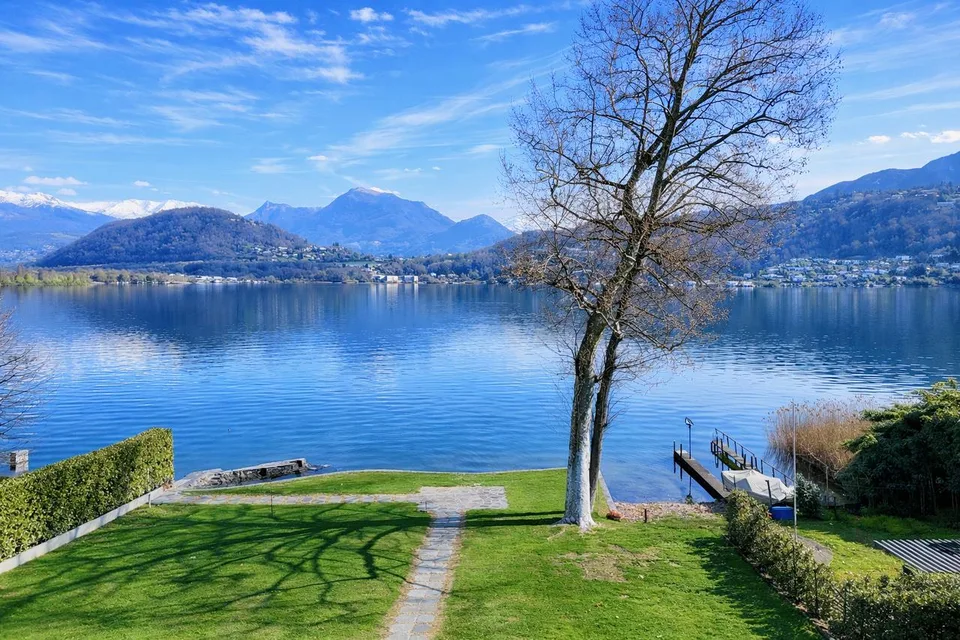 Esclusiva Villa di Lusso fronte Lago di Lugano con Darsena Privata