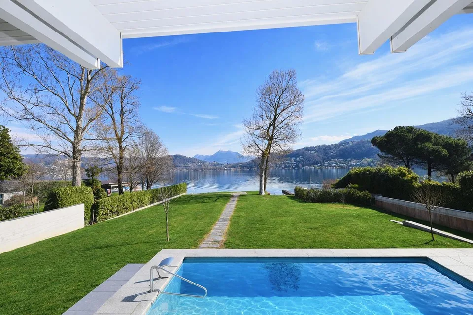 Esclusiva Villa di Lusso fronte Lago di Lugano con Darsena Privata