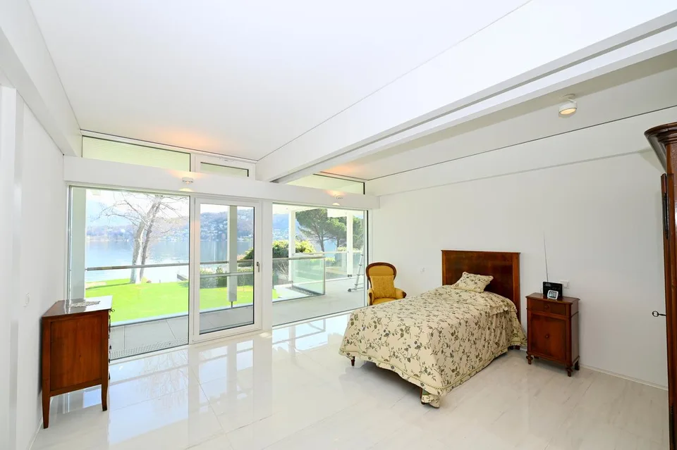 Esclusiva Villa di Lusso fronte Lago di Lugano con Darsena Privata – photo 24 of 30