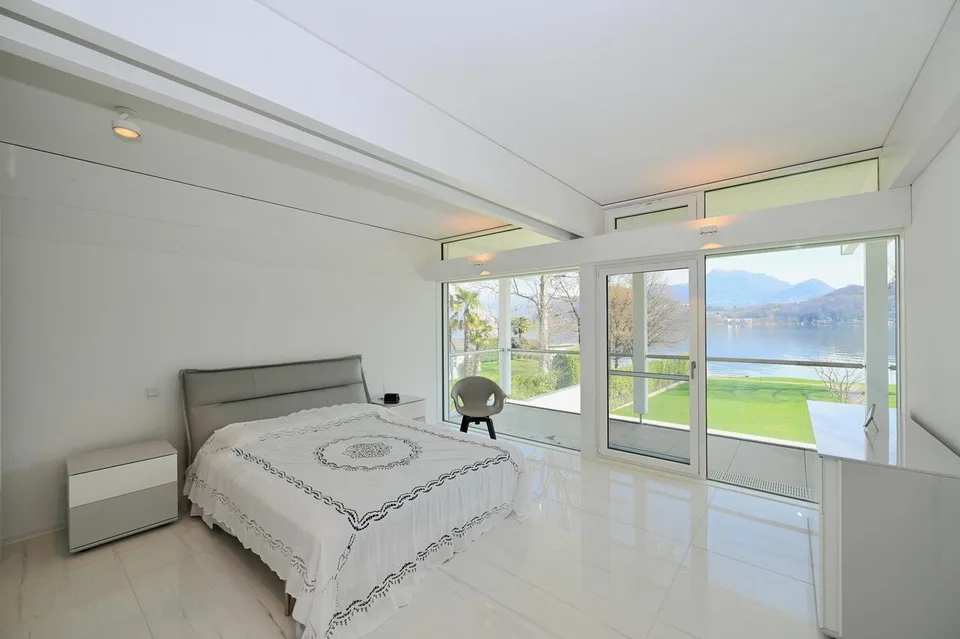 Esclusiva Villa di Lusso fronte Lago di Lugano con Darsena Privata – photo 18 of 30