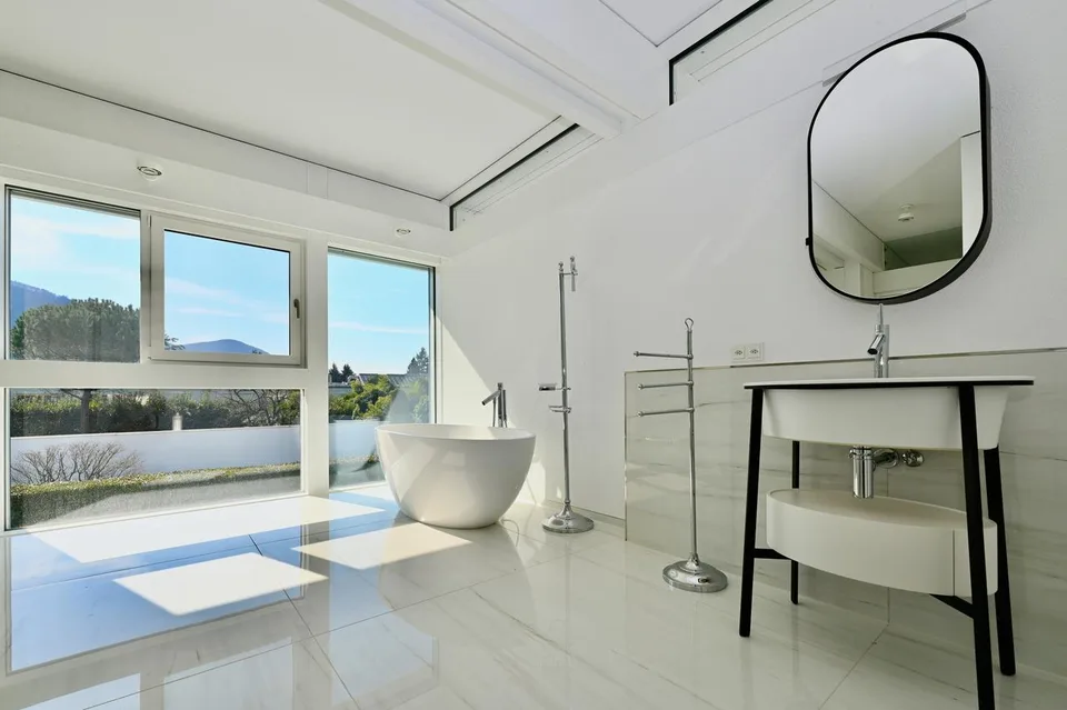 Esclusiva Villa di Lusso fronte Lago di Lugano con Darsena Privata – photo 19 of 30
