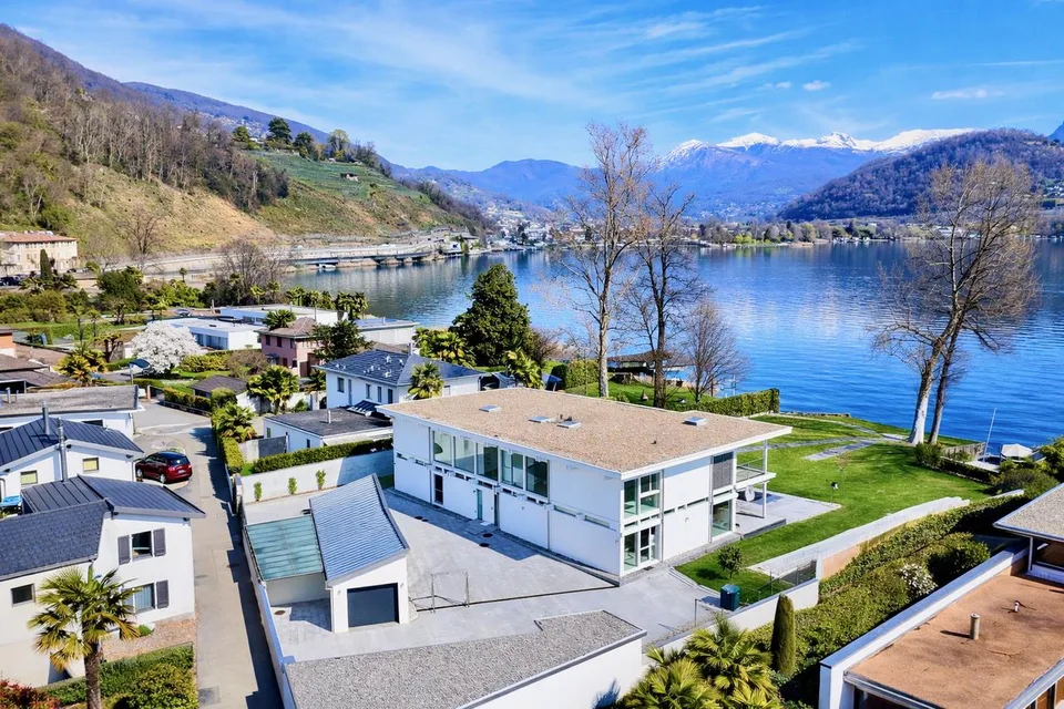 Esclusiva Villa di Lusso fronte Lago di Lugano con Darsena Privata