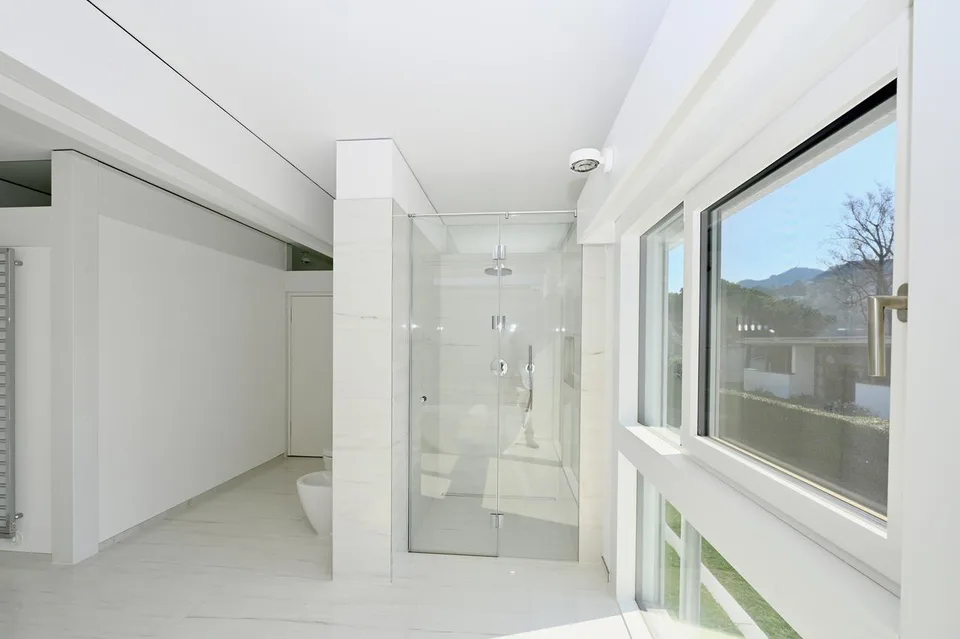 Esclusiva Villa di Lusso fronte Lago di Lugano con Darsena Privata – photo 20 of 30