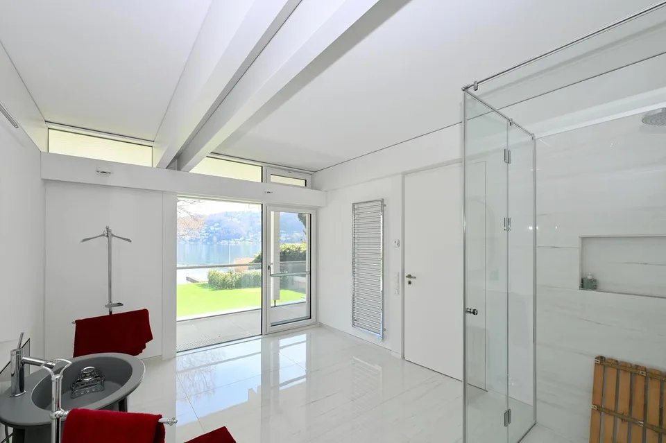 Esclusiva Villa di Lusso fronte Lago di Lugano con Darsena Privata – photo 25 of 30