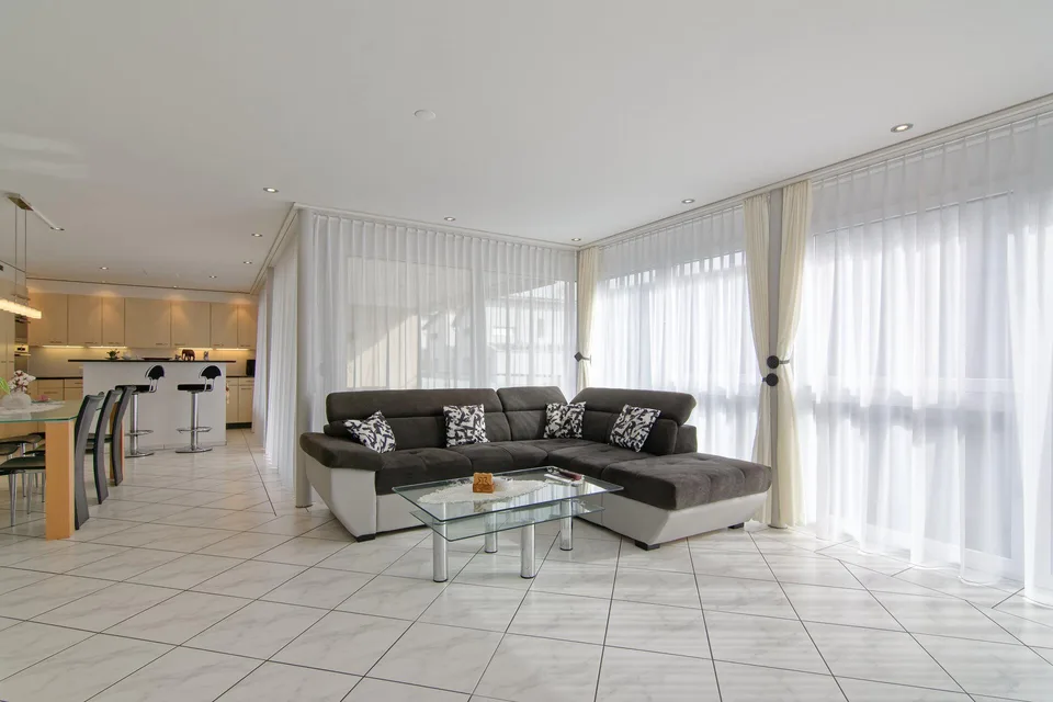 Appartement ensoleillé de 5,5 pièces avec ascenseur au 1er étage