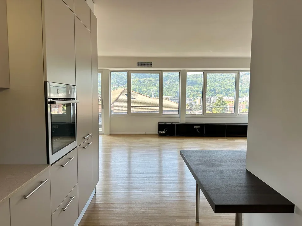 Grosszügige Wohnung mit Terrasse und freier Aussicht in ruhiger Lag...